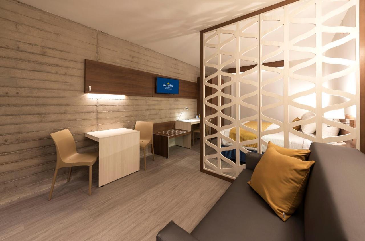 Microtel Inn & Suites By Wyndham Guadalajara Sur Palomar Eksteriør billede
