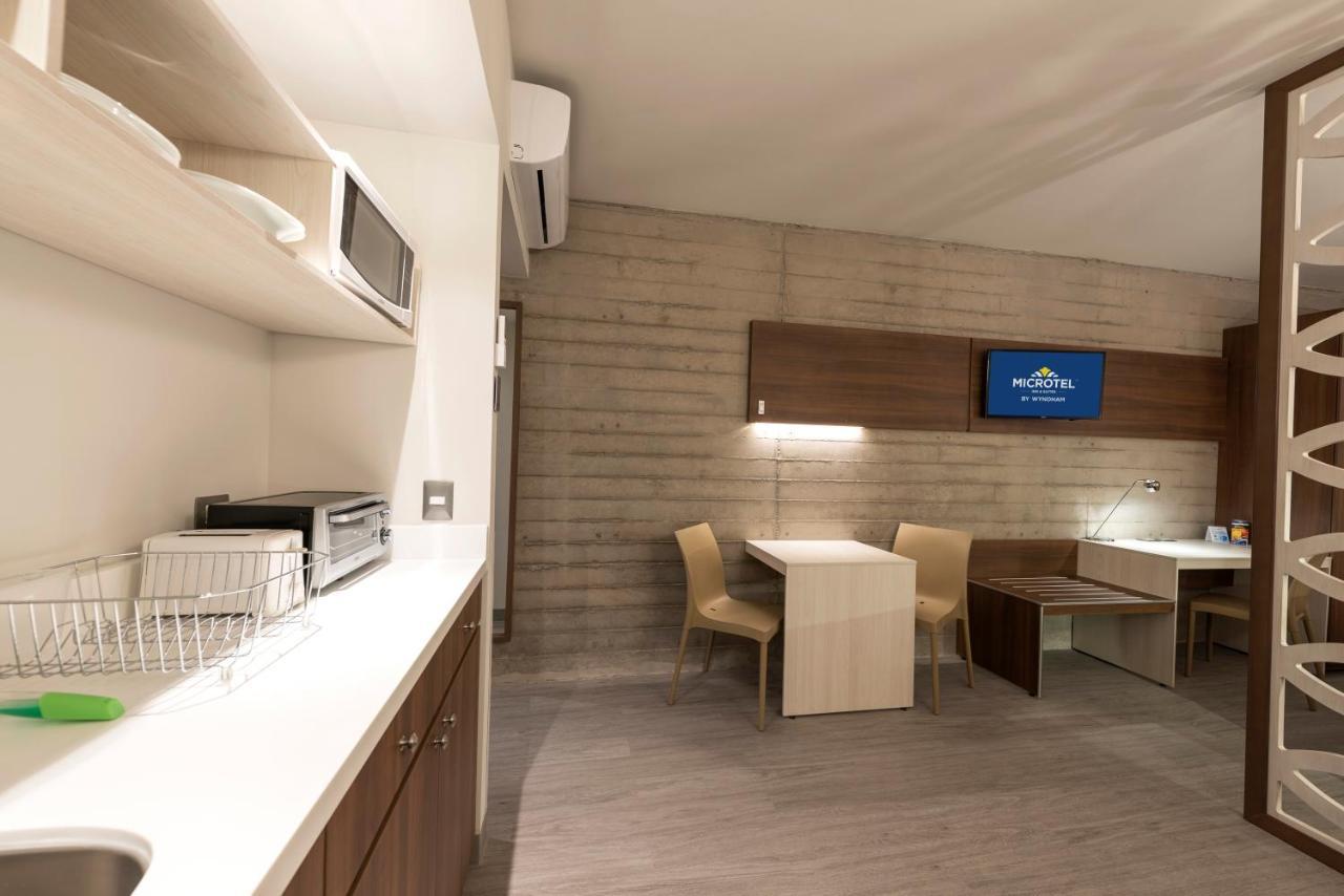 Microtel Inn & Suites By Wyndham Guadalajara Sur Palomar Eksteriør billede