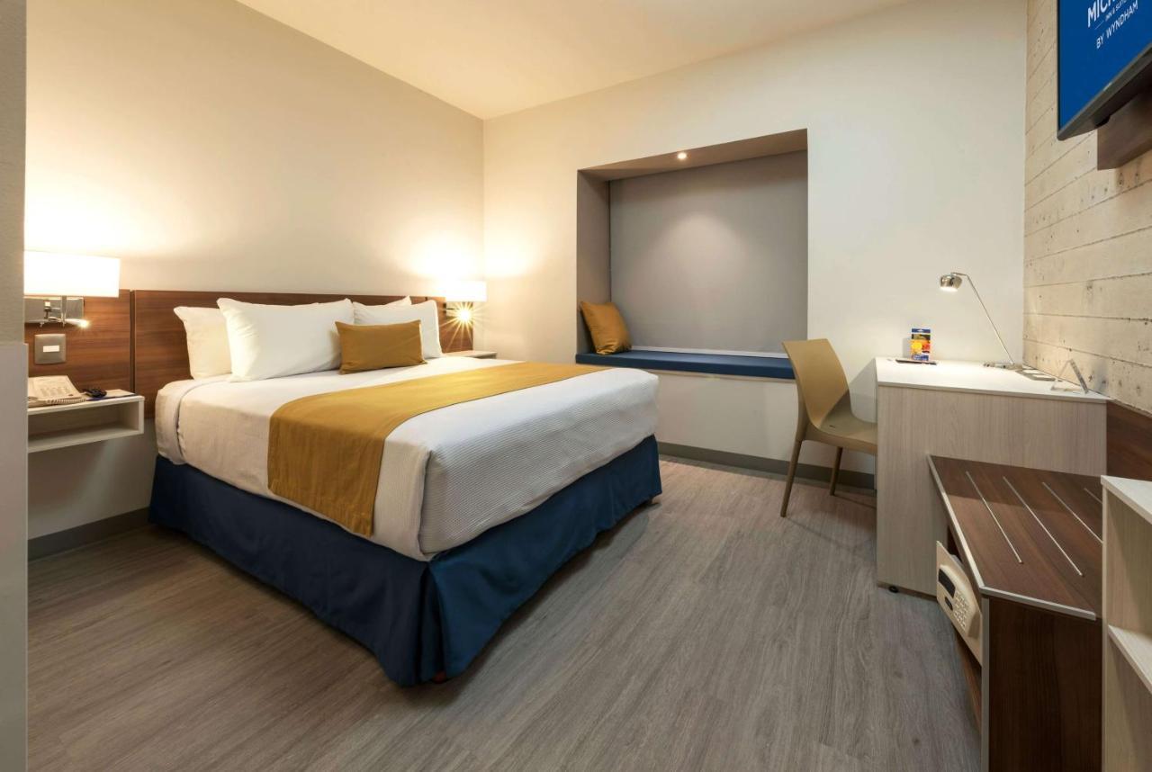 Microtel Inn & Suites By Wyndham Guadalajara Sur Eksteriør billede