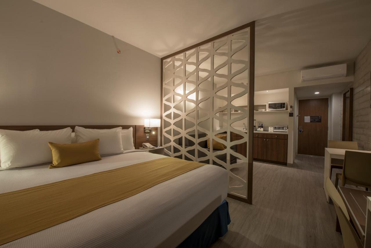 Microtel Inn & Suites By Wyndham Guadalajara Sur Eksteriør billede